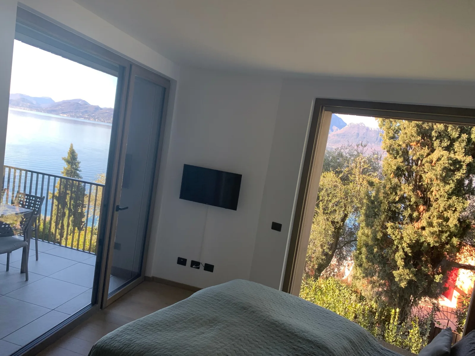 3 Zimmer Apartment am  Gardasee mit traumhaften Seeblick und Pool in Torri  del Benaco