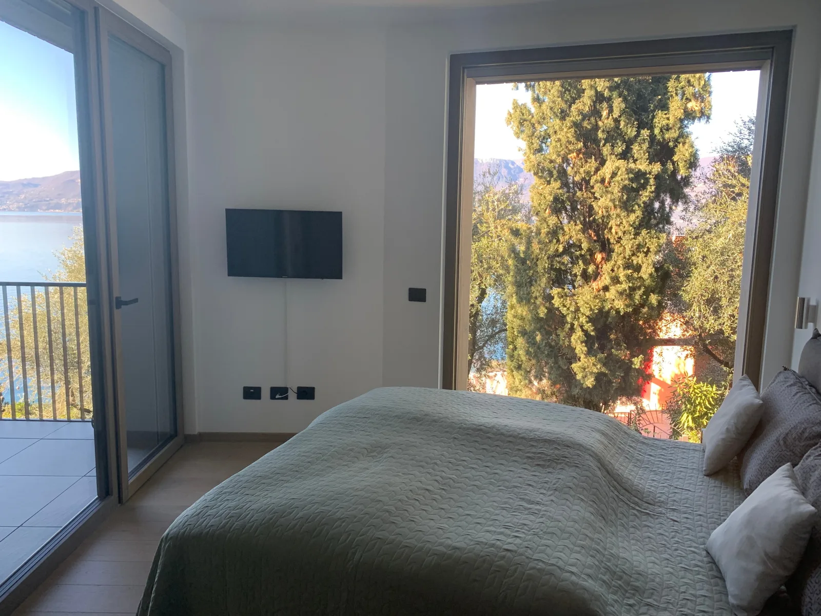 3 Zimmer Apartment am  Gardasee mit traumhaften Seeblick und Pool in Torri  del Benaco