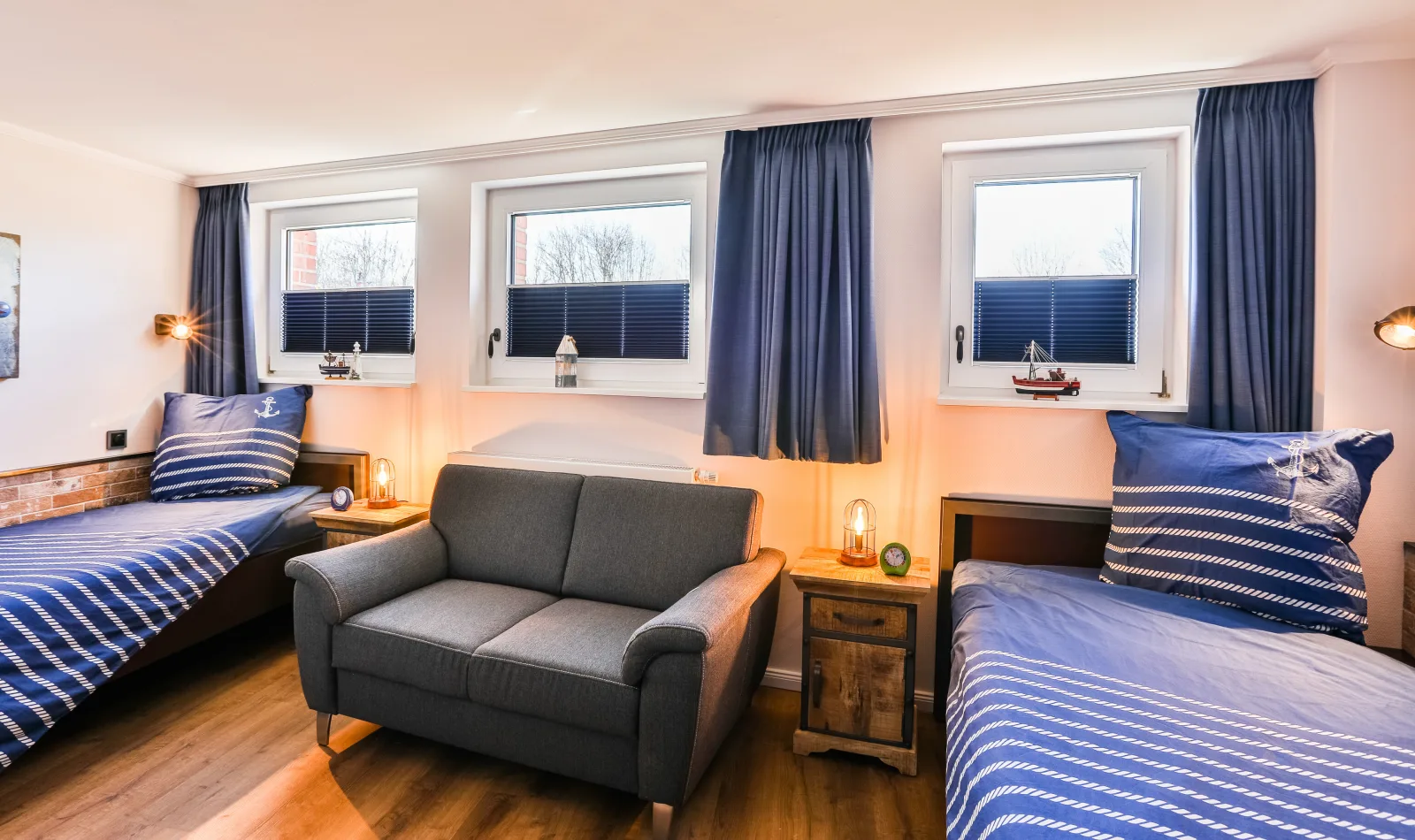 Terrassen-Fewo "Ankerplatz" direkt am Ostseestrand inkl. Schwimmbad