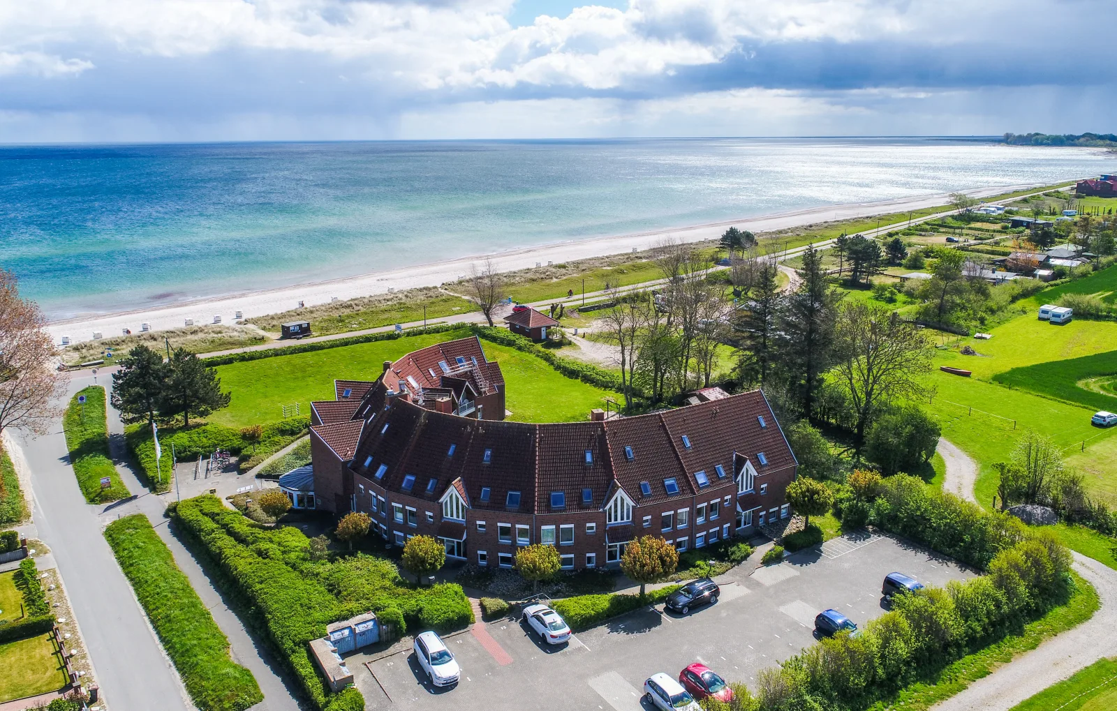 Terrassen-Fewo "Ankerplatz" direkt am Ostseestrand inkl. Schwimmbad