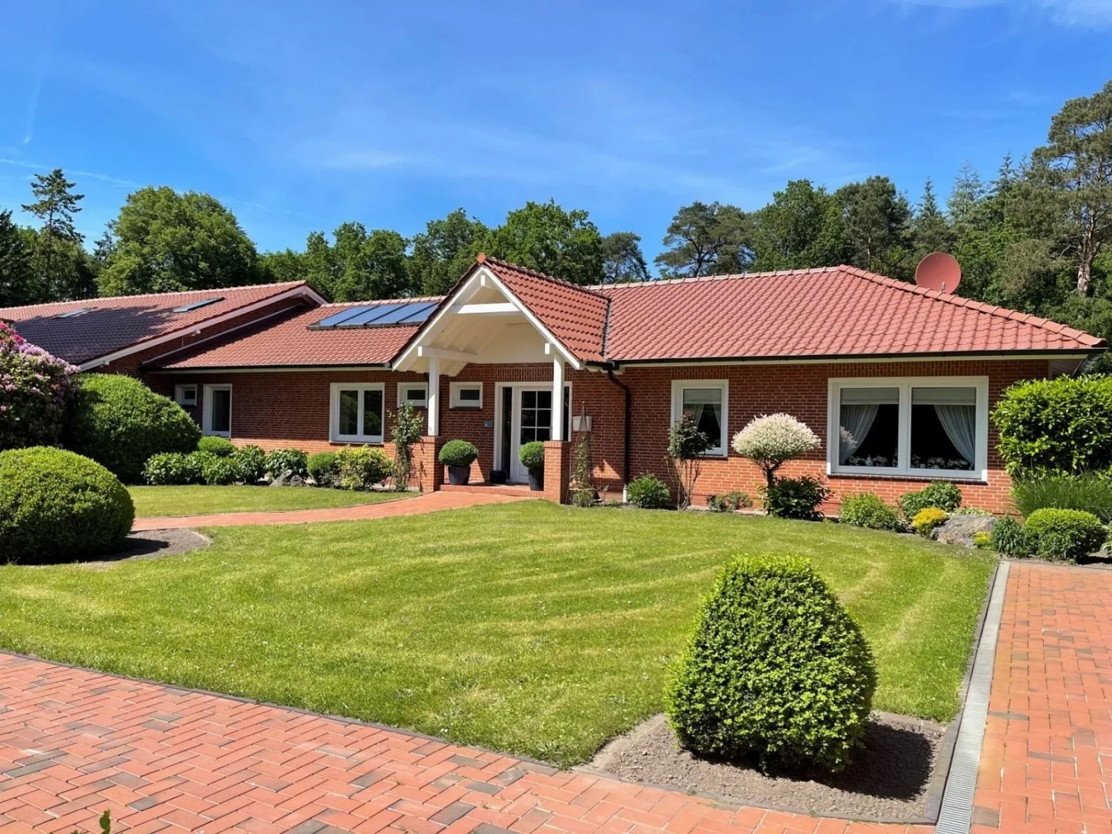 Ruhiges Landhaus am Wald mit Garten