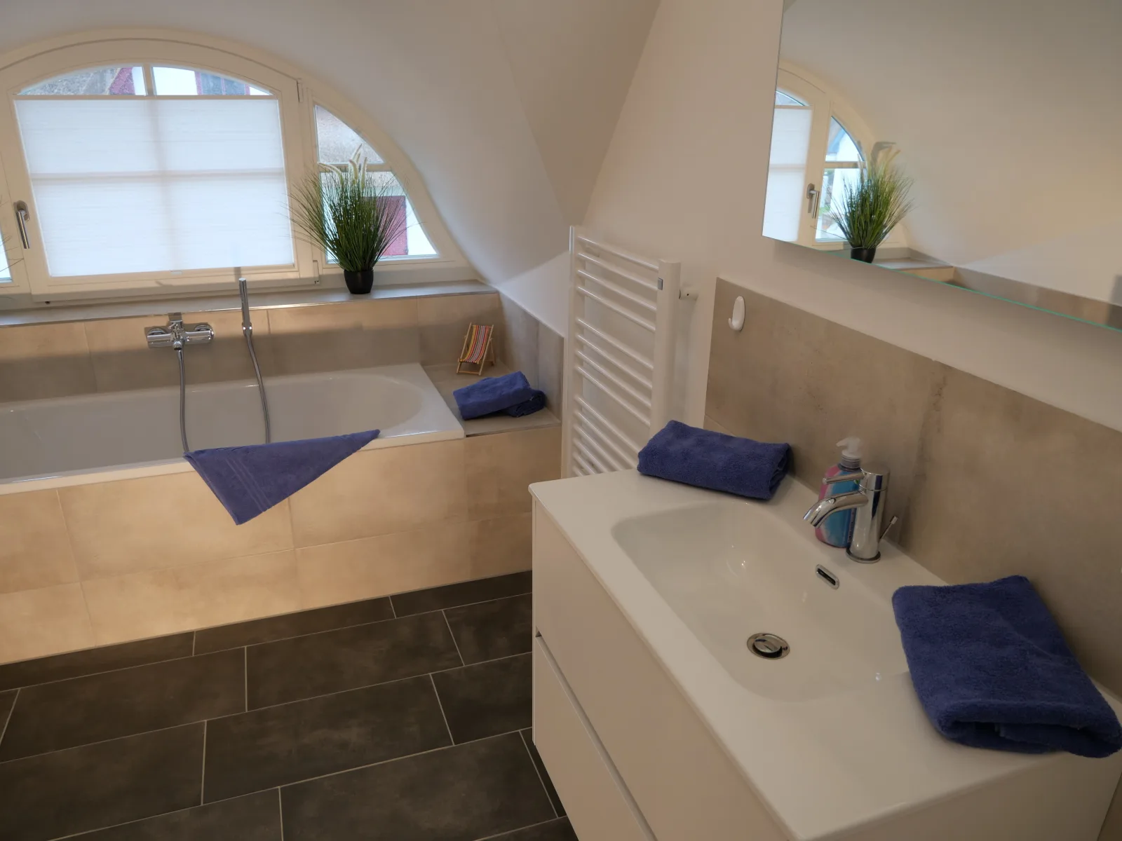 dicht an der Küste  Haus "Emma" mit  Infrarot-Sauna u.Wallbox