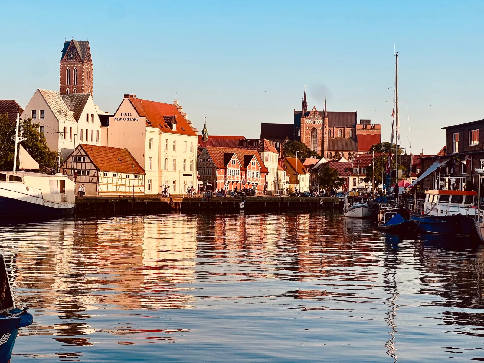 Zu Fuß zum Strand - familienfreundlich zwischen Wismar und Boltenhagen (Wallbox am Haus!)