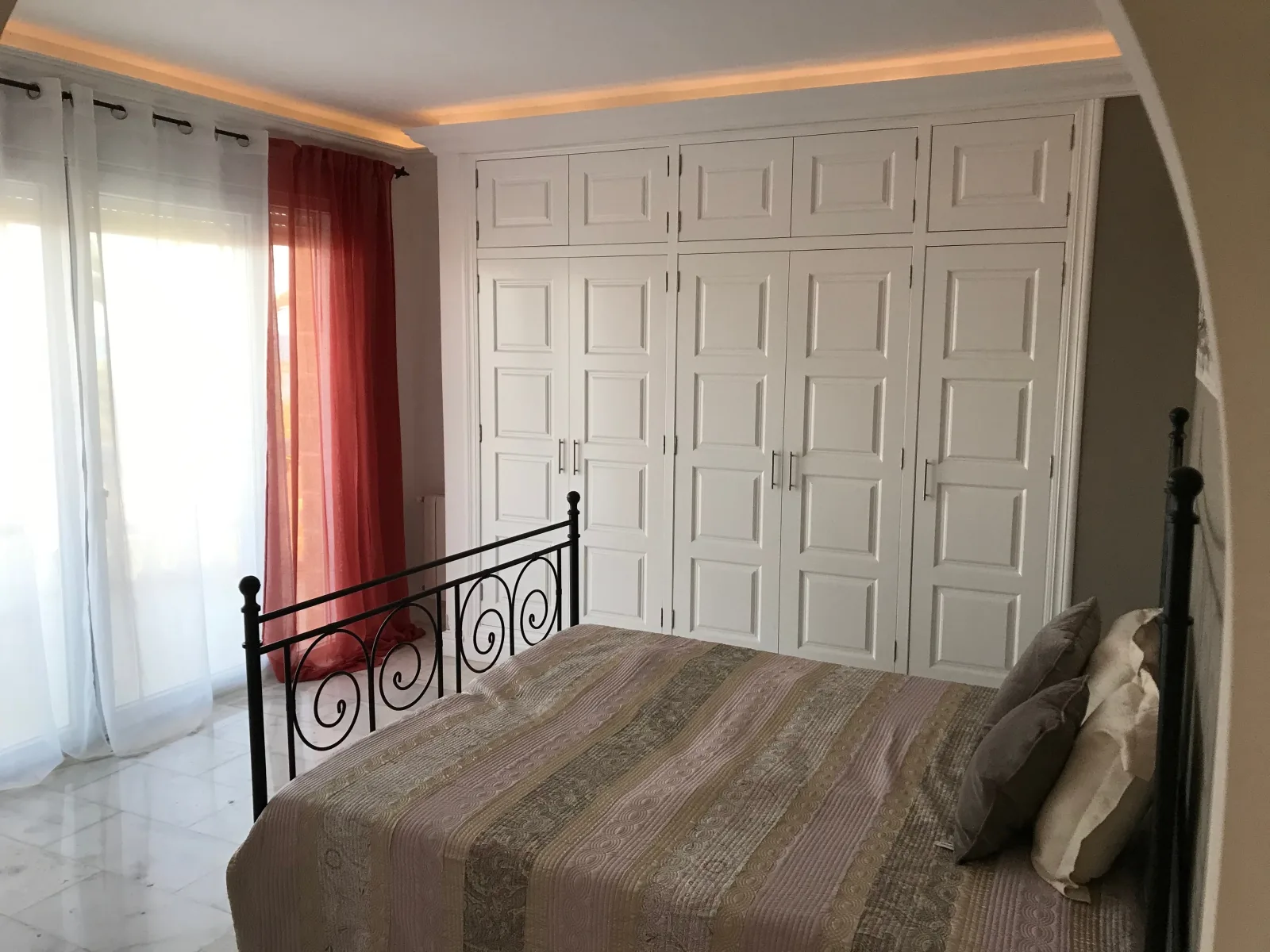 Luxus Villa, direkt am Mittelmeer mit Sandstrand.