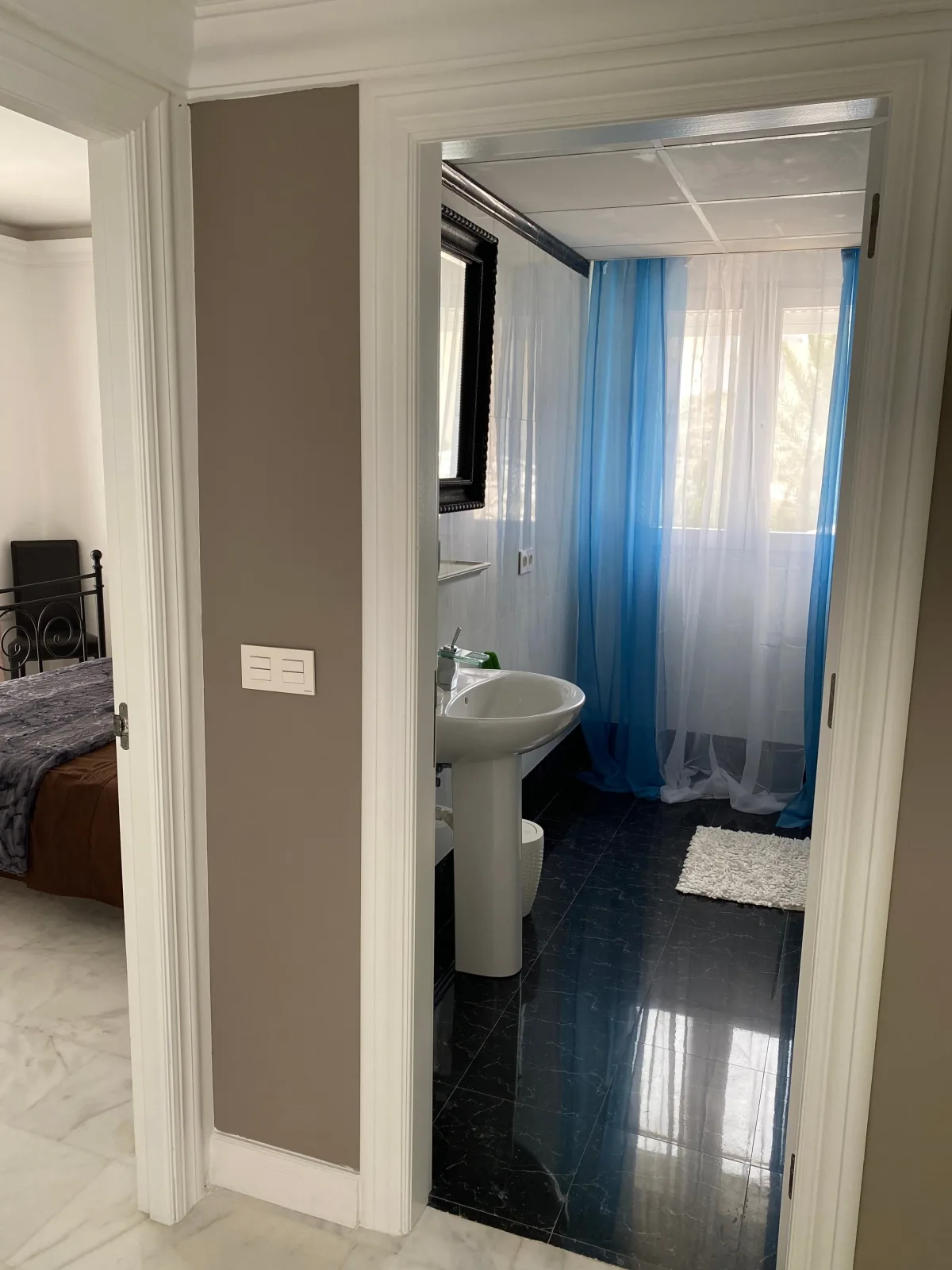 Luxus Villa, direkt am Mittelmeer mit Sandstrand.