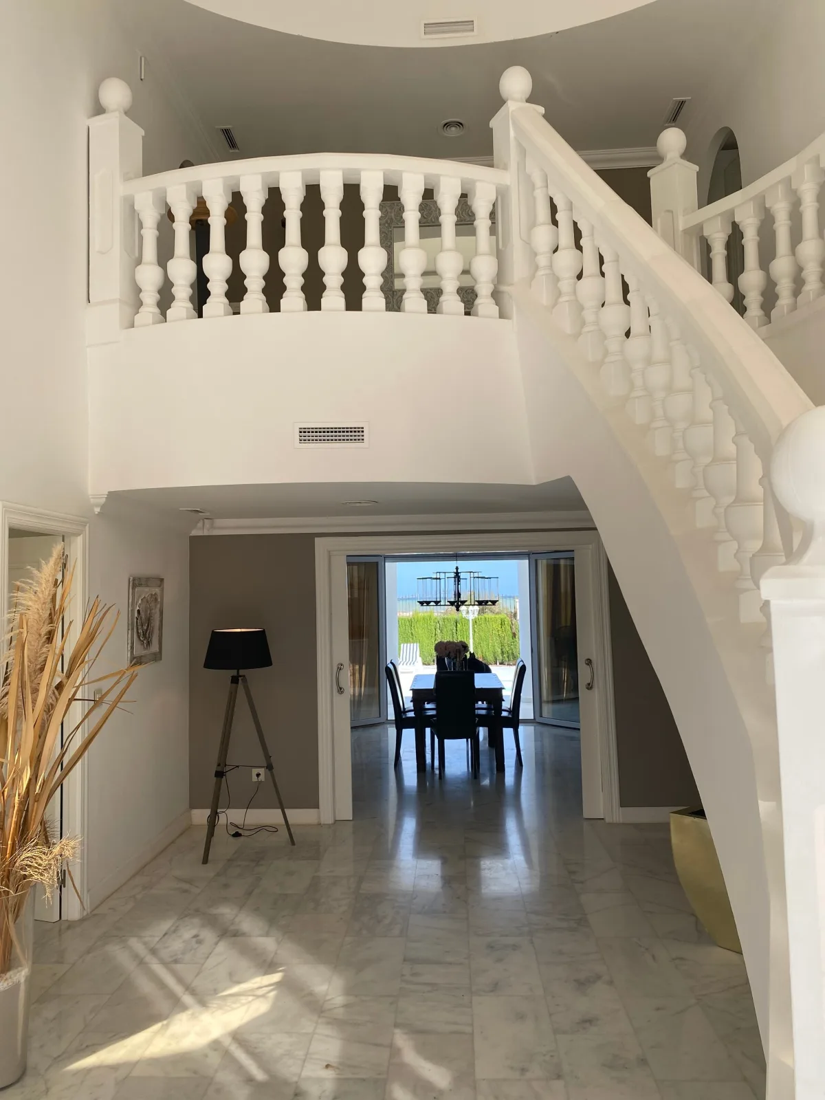 Luxus Villa, direkt am Mittelmeer mit Sandstrand.