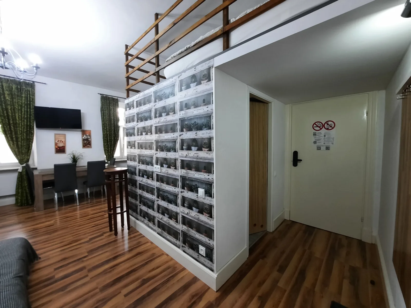 Apartment-studio for 5 guests (Cracow Old Town)