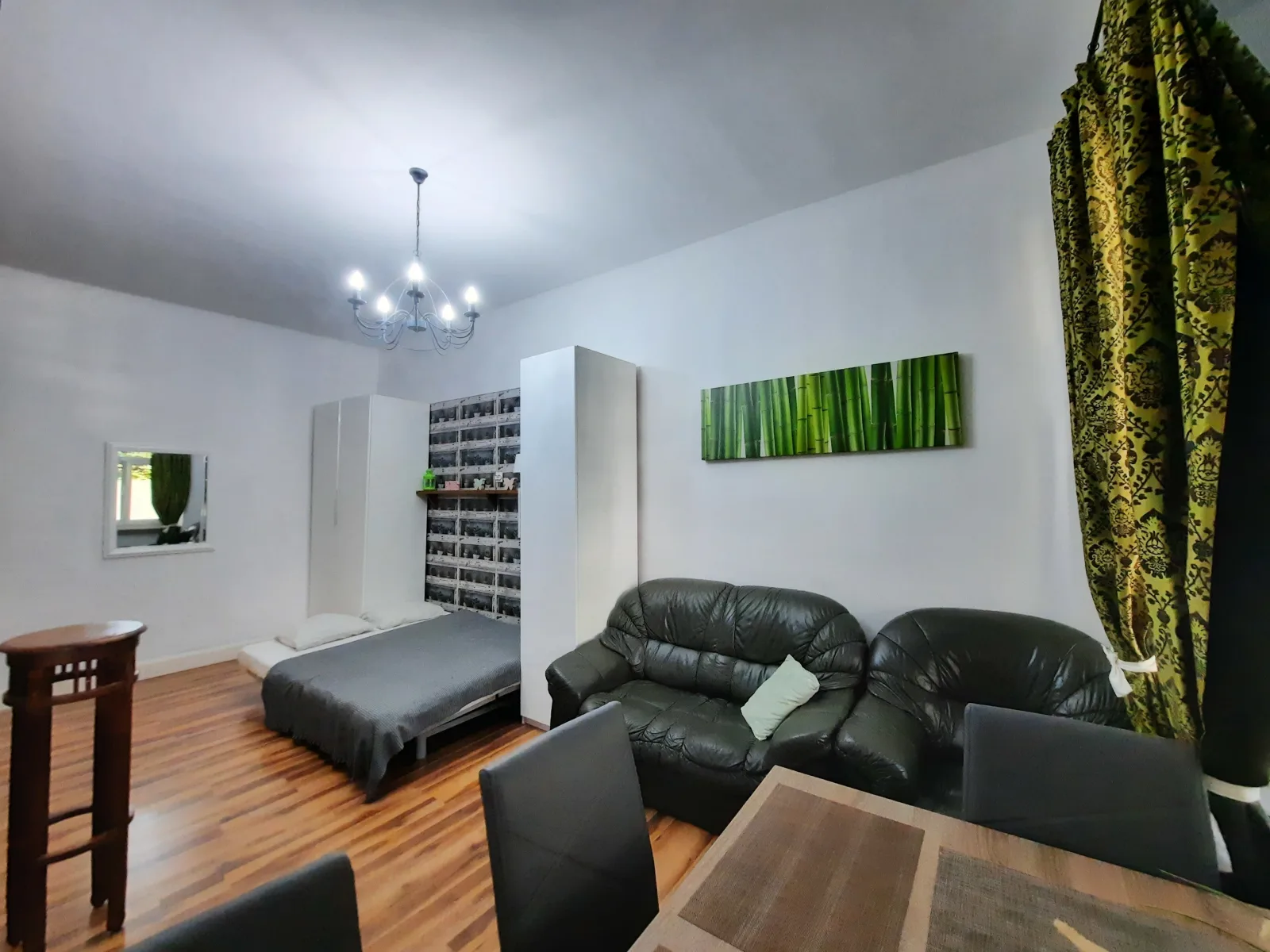 Apartment-studio for 5 guests (Cracow Old Town)