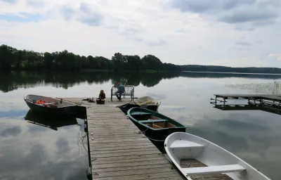  "Blaues Haus am See mit Boot"