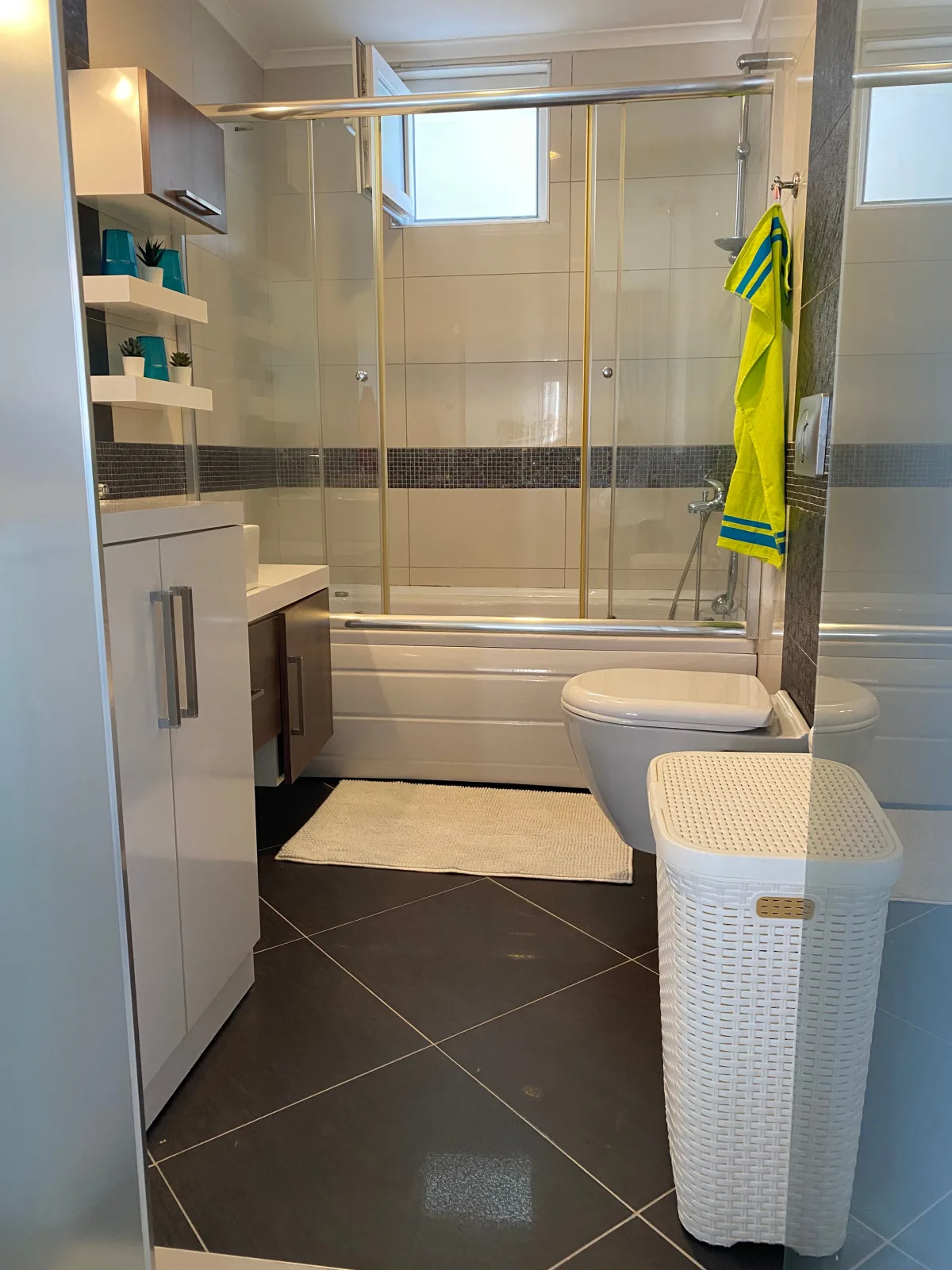 4 N Suite 2