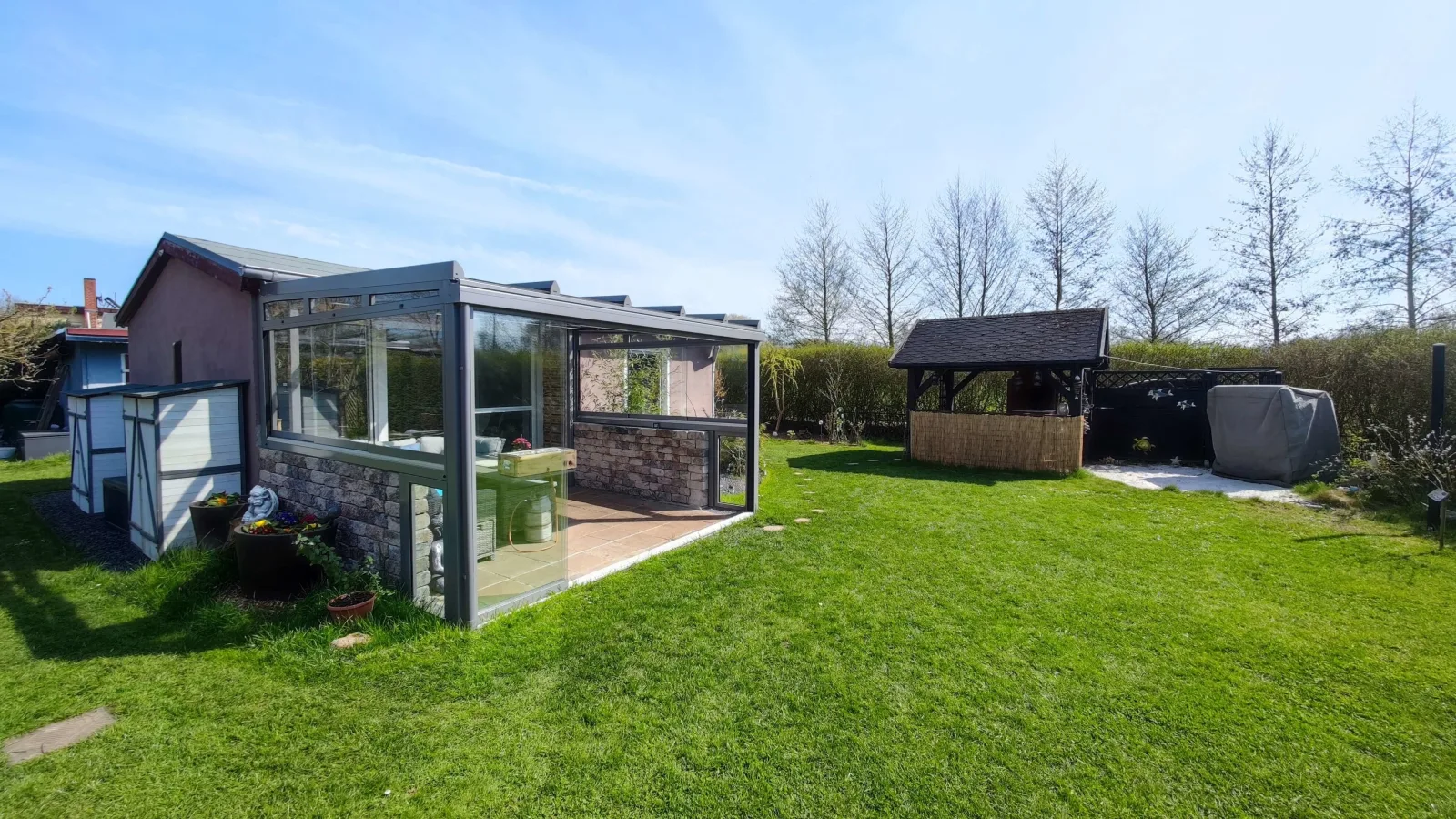 Hundefreundliches Ferienhaus in See- & Ostseenähe mit verglaster Terrasse