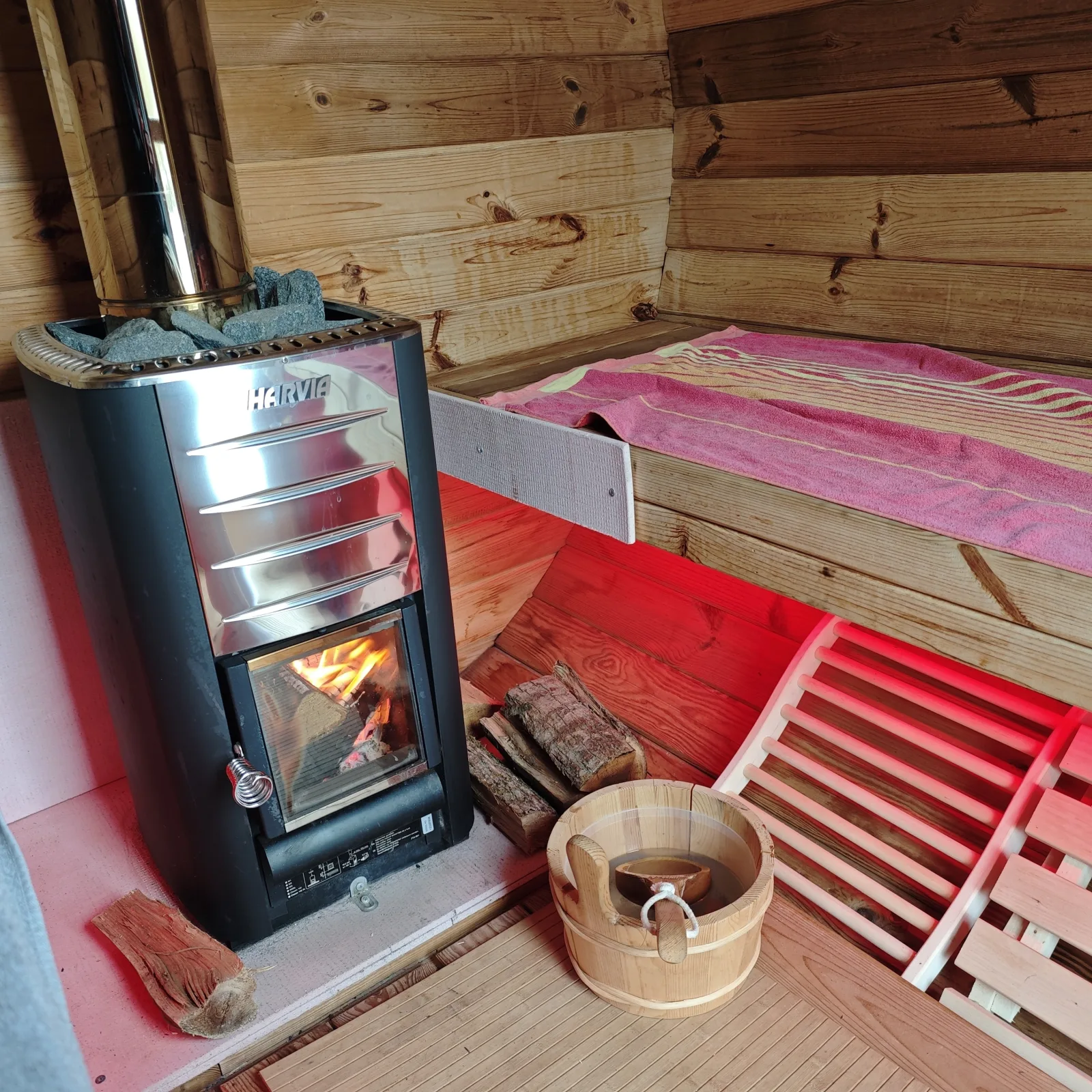 Hundefreundliches Ferienhaus in See- & Ostseenähe mit verglaster Terrasse