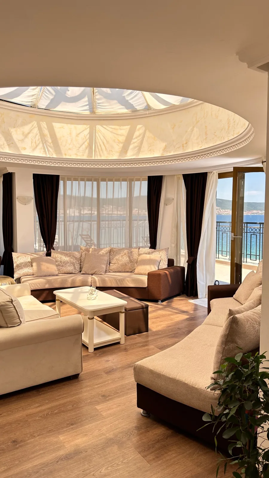 Penthouse Happy  Moments