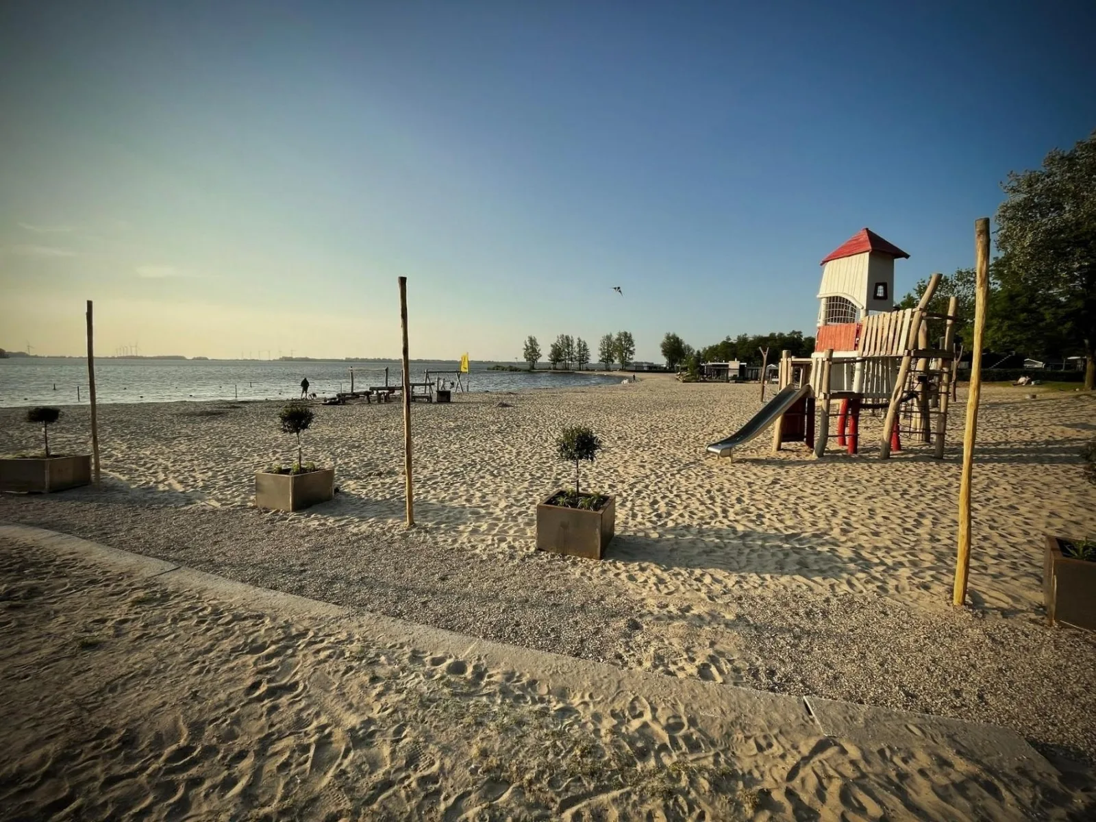 BEACHHOUSE VELUWEMEER in Strandnähe - mit extra großem Garten (inkl. Hallenbadnutzung)