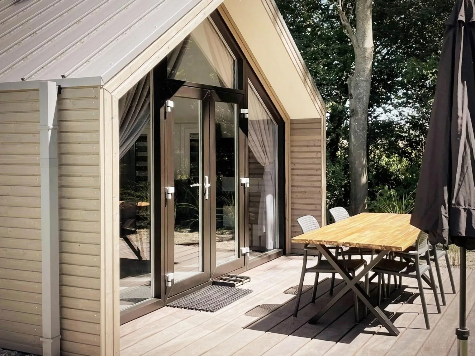 BEACHHOUSE VELUWEMEER in Strandnähe - mit extra großem Garten (inkl. Hallenbadnutzung)