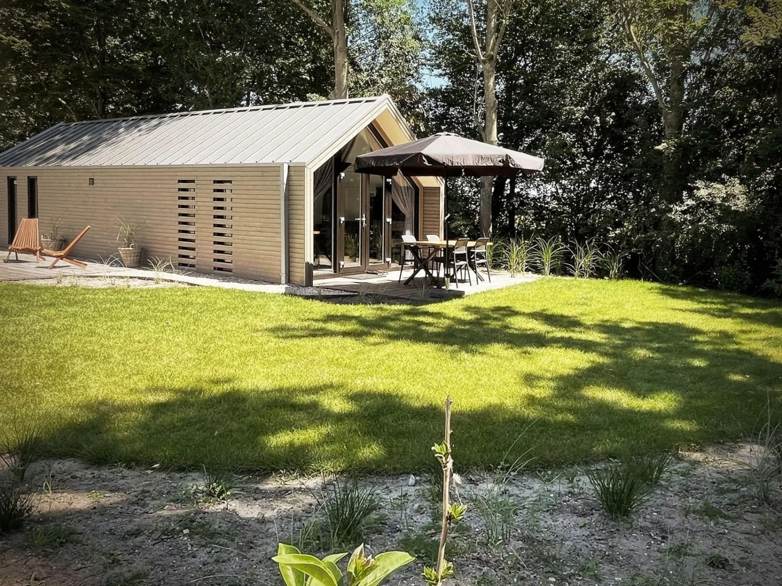 BEACHHOUSE VELUWEMEER in Strandnähe - mit extra großem Garten (inkl. Hallenbadnutzung)