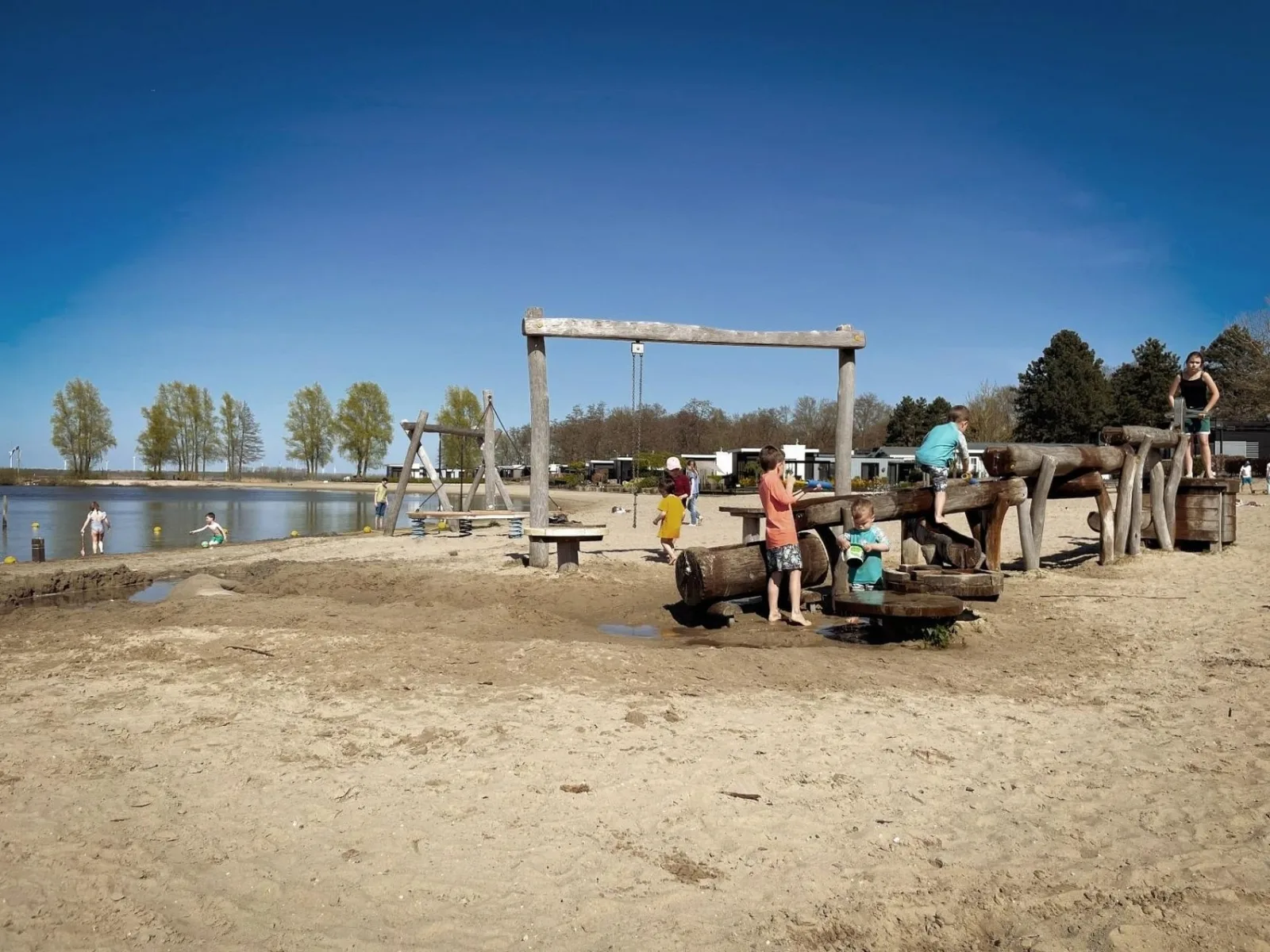 BEACHHOUSE VELUWEMEER in Strandnähe - mit extra großem Garten (inkl. Hallenbadnutzung)