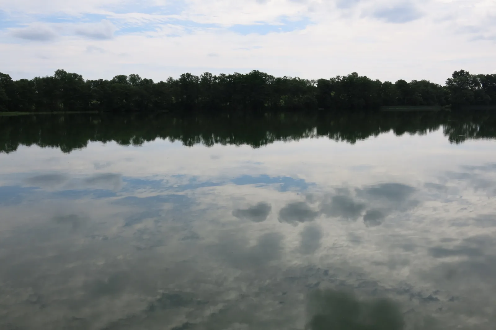  "Goldenes Haus am See mit Boot"