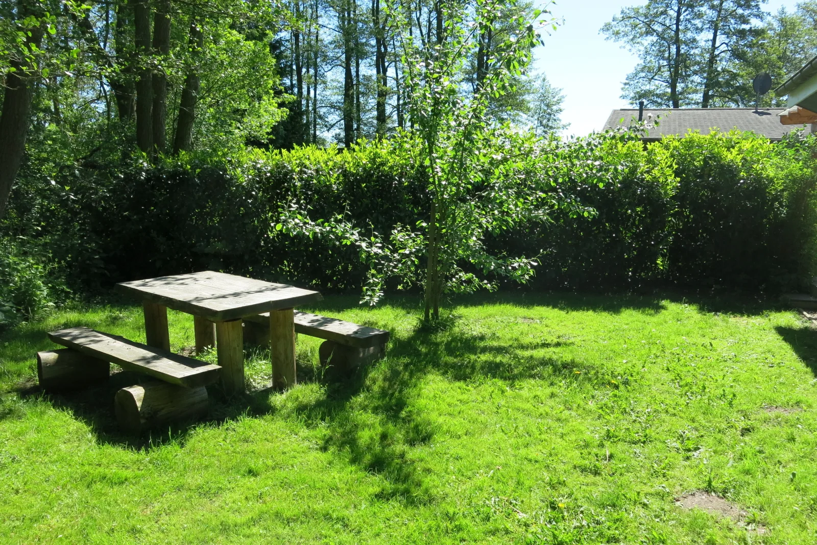  "Goldenes Haus am See mit Boot"