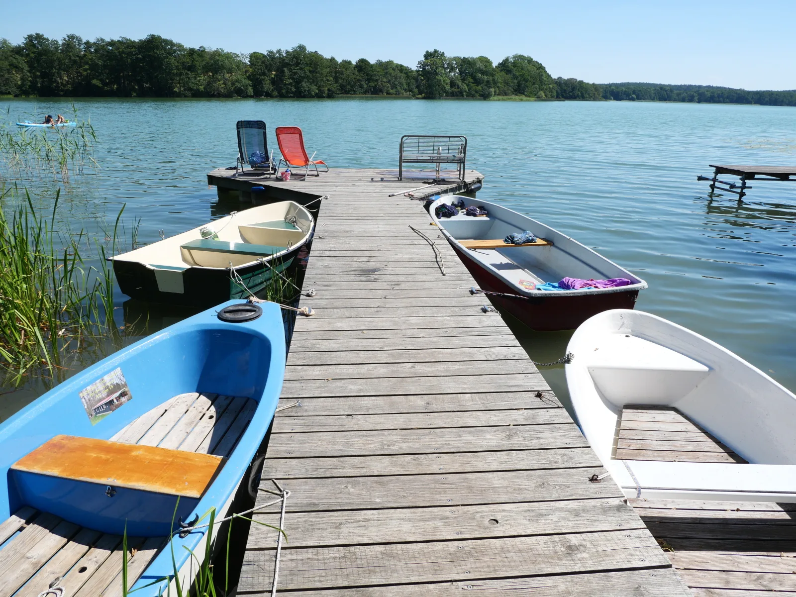  "Goldenes Haus am See mit Boot"