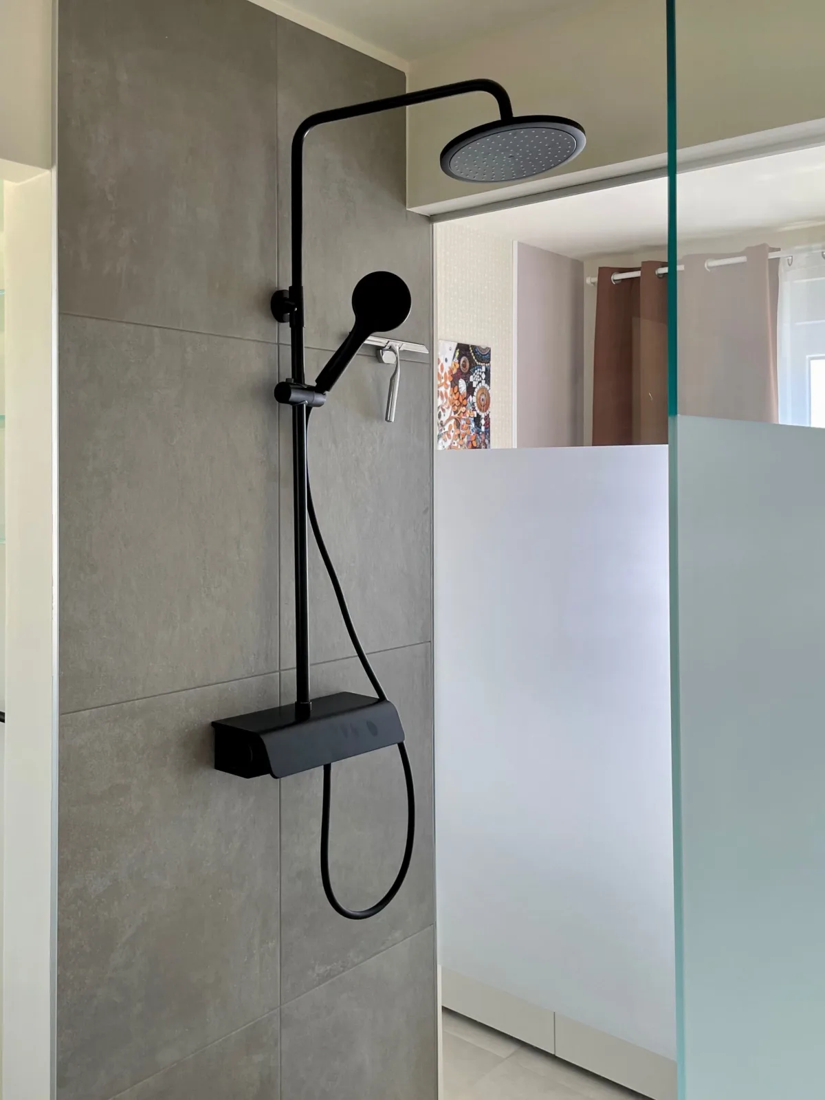 Geschmacksvolle Ferienwohnung mit Pool nur 60 m vom Strand für bis 5 Personen