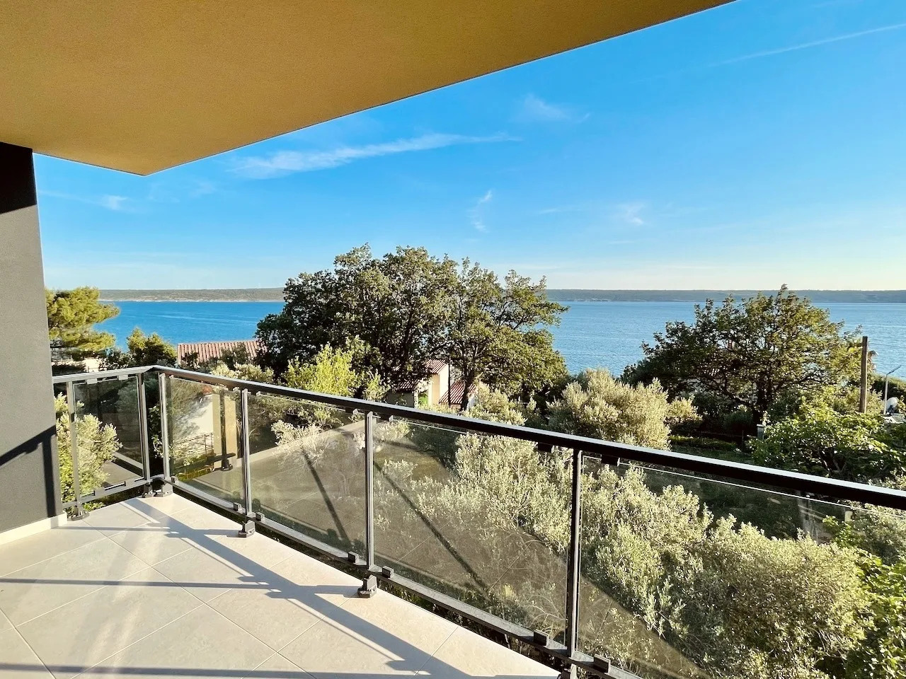 Geschmacksvolle Ferienwohnung mit Pool nur 60 m vom Strand für bis 5 Personen