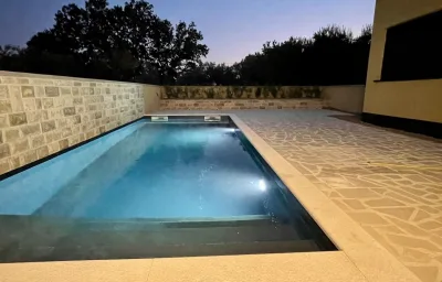 Geschmacksvolle Ferienwohnung mit Pool nur 60 m vom Strand für bis 5 Personen