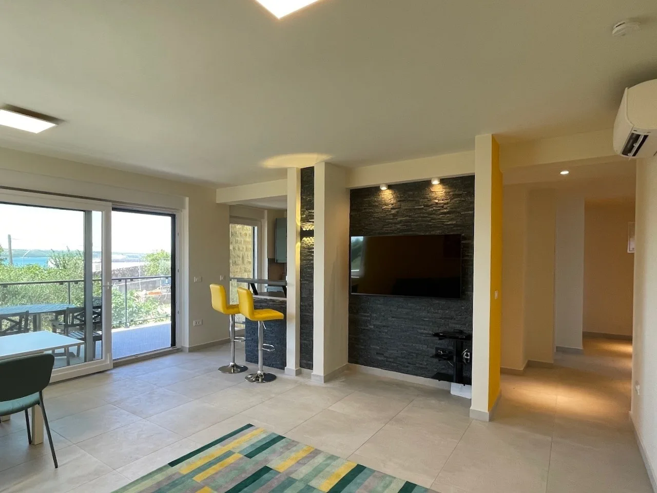 Geschmacksvolle Ferienwohnung mit Pool nur 60 m vom Strand für bis 5 Personen