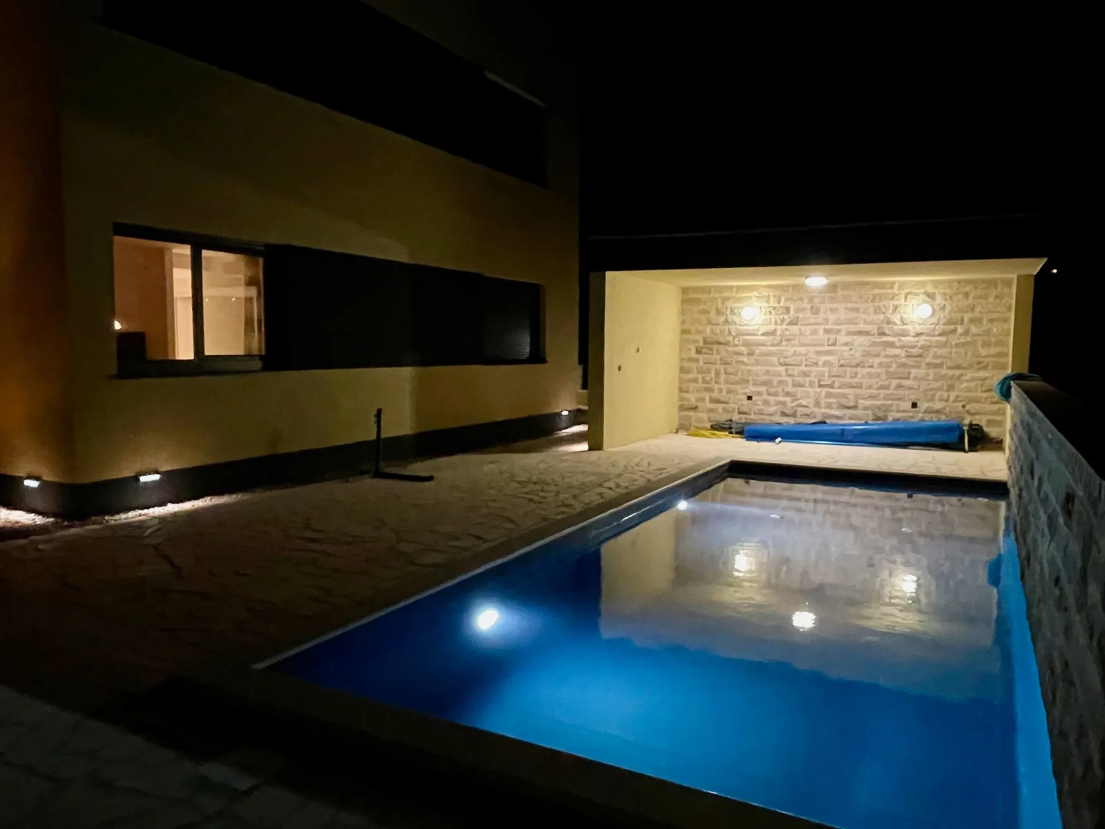 Geschmacksvolle Ferienwohnung mit Pool nur 60 m vom Strand für bis 5 Personen