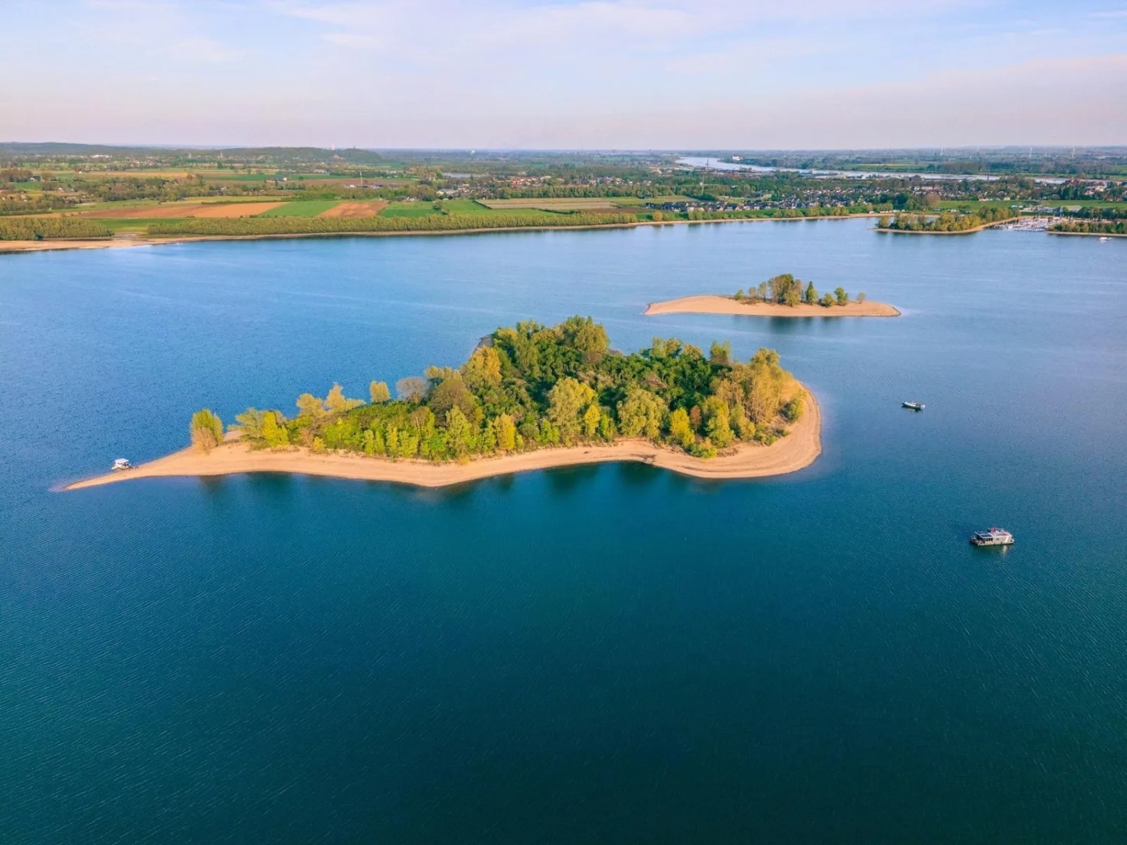 Hausboot Püntenel - stationär - Traumhafte Ferienwohnung AUF dem Wasser