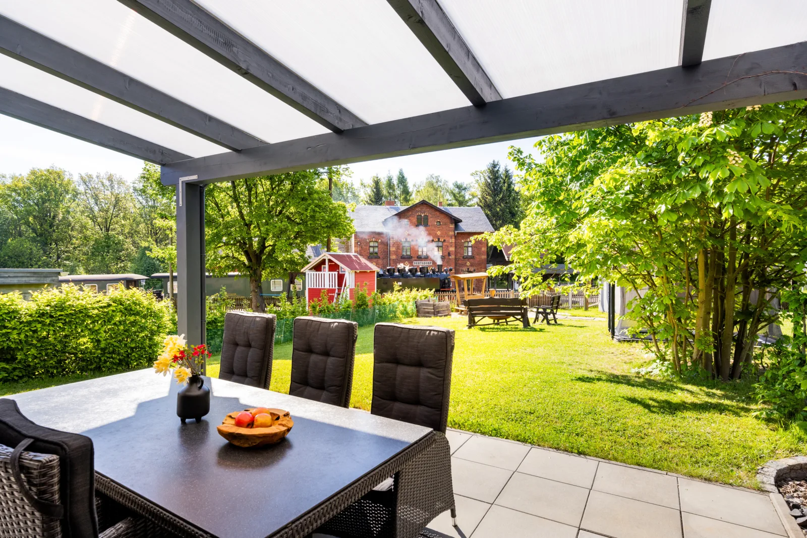Ferienhaus Bimmelbahn- Familienferienhaus 100 m² am Dampflokbahnhof / Sauna / Trampolin/ Spielezimmer
