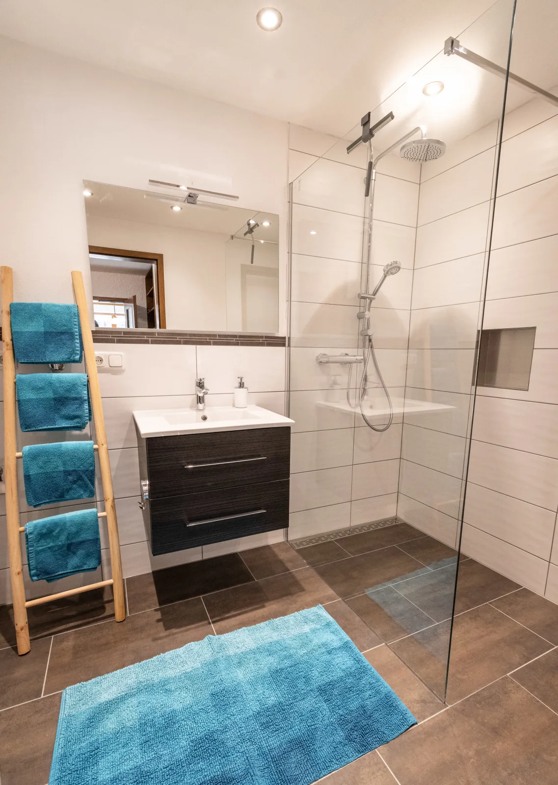 Neu! Sonnige Terrassen-Ferienwohnung in den Bergen