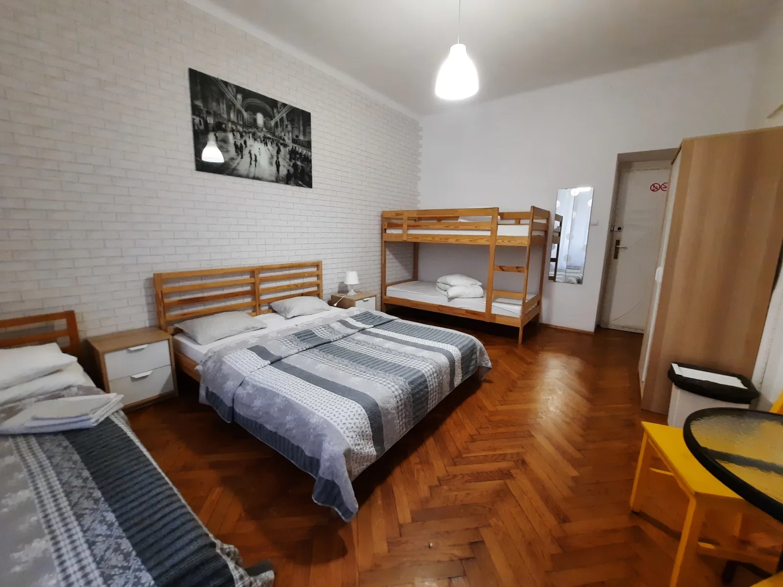 Family room for 5 guests (Cracow Old Town)