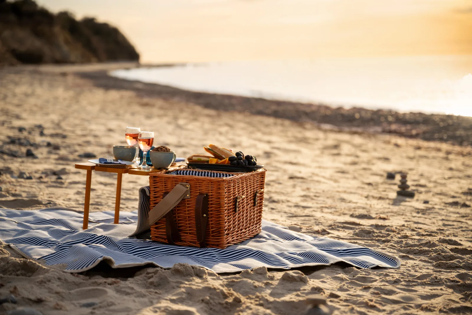 Rügenzauber – Reetdachhaus mit Sauna & Kamin | Strandnähe | Garten