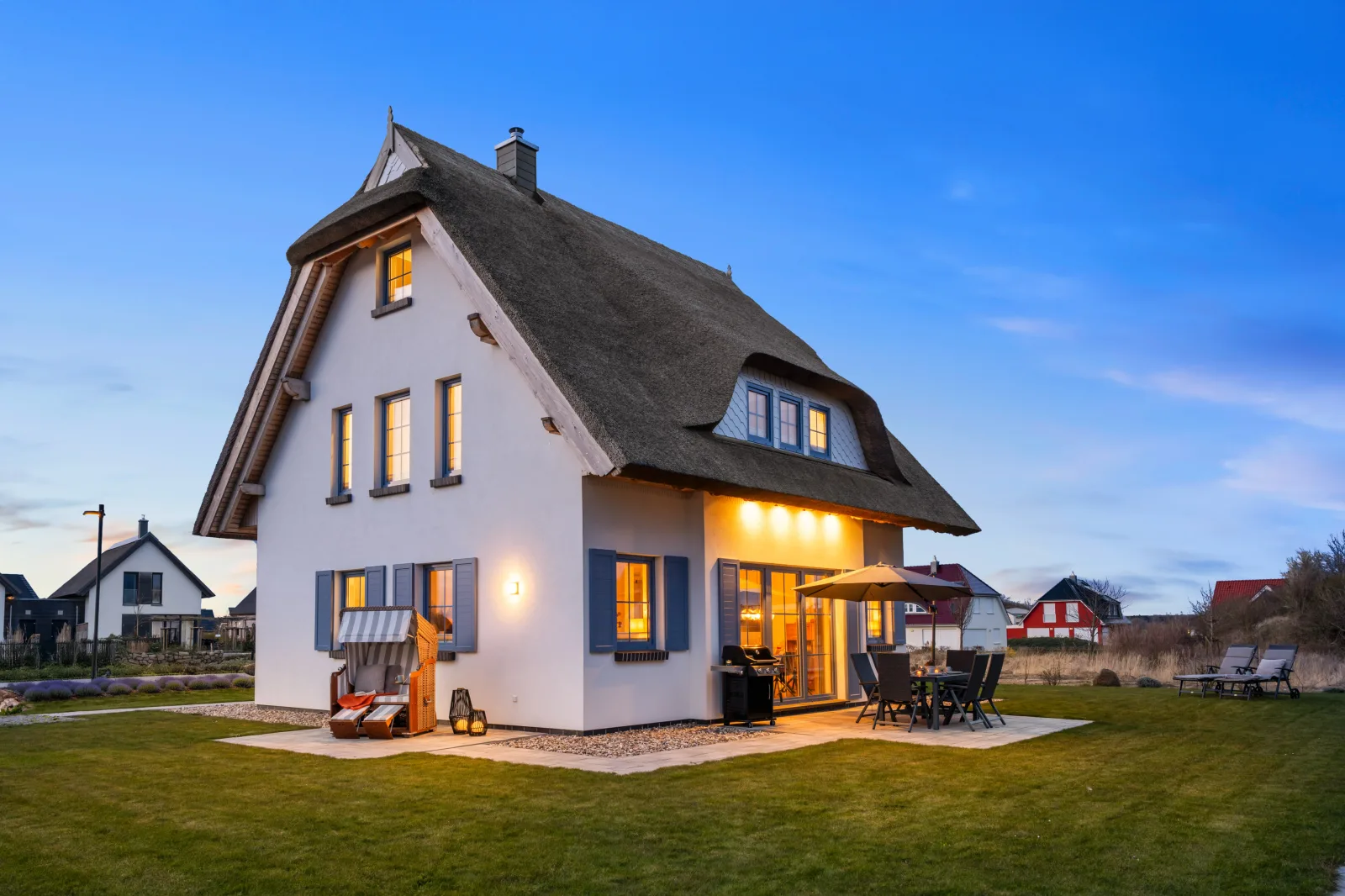 Rügenzauber – Reetdachhaus mit Sauna & Kamin | Strandnähe | Garten