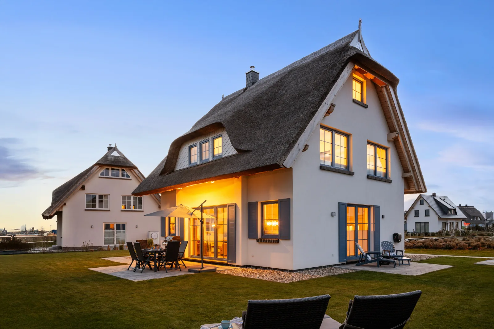 Rügenzauber – Reetdachhaus mit Sauna & Kamin | Strandnähe | Garten