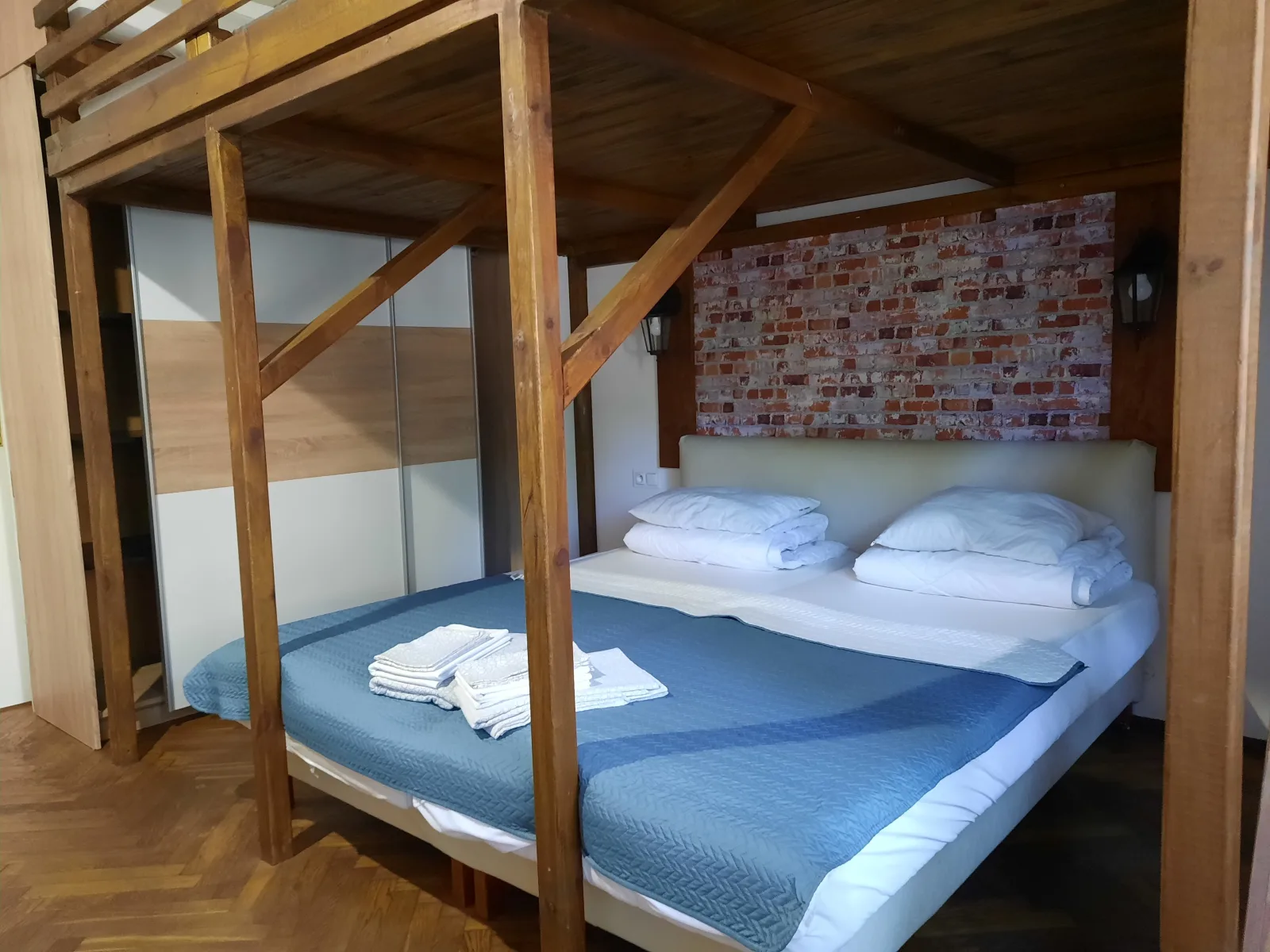 Family for 5 guests (Cracow Old Town)