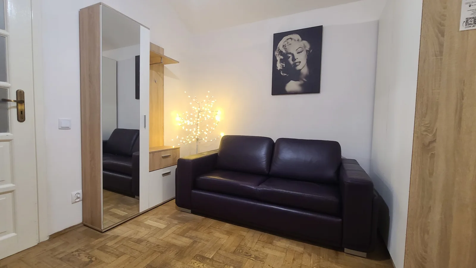 Triple room (Cracow Old Town)