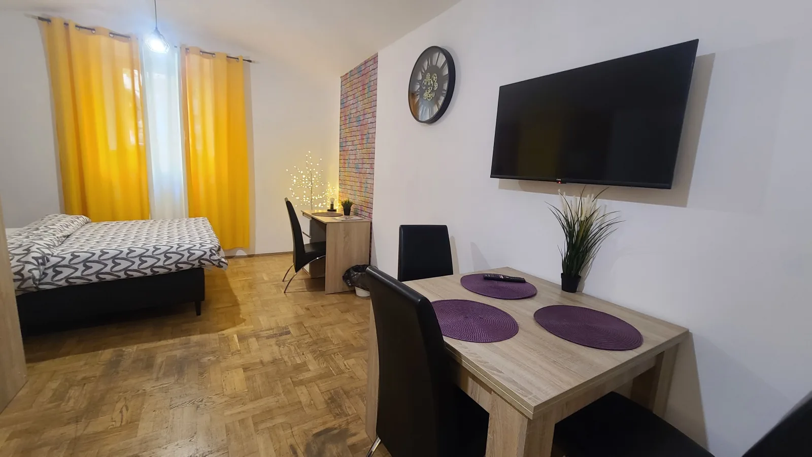 Triple room (Cracow Old Town)