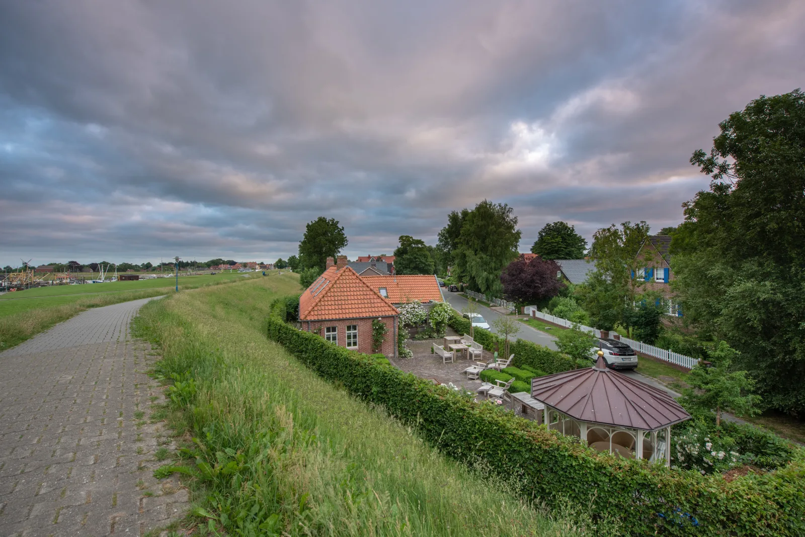 Deichhaus am Greetsieler Hafen / "Oma Geertje"