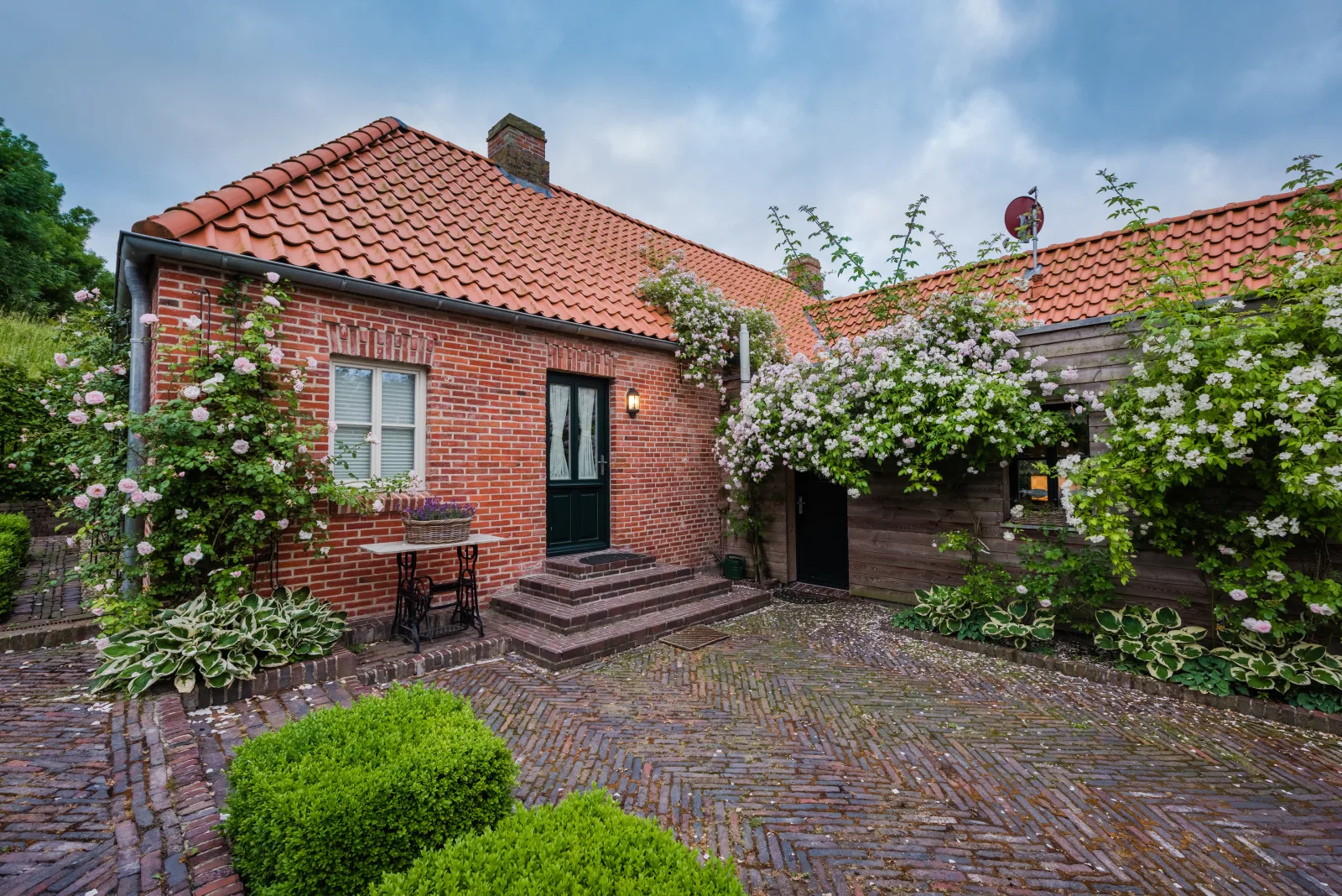 Deichhaus am Greetsieler Hafen / "Oma Geertje"