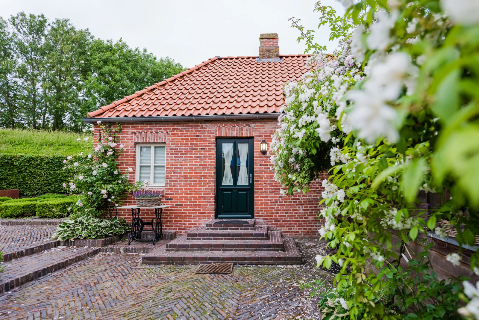 Deichhaus am Greetsieler Hafen / "Oma Geertje"