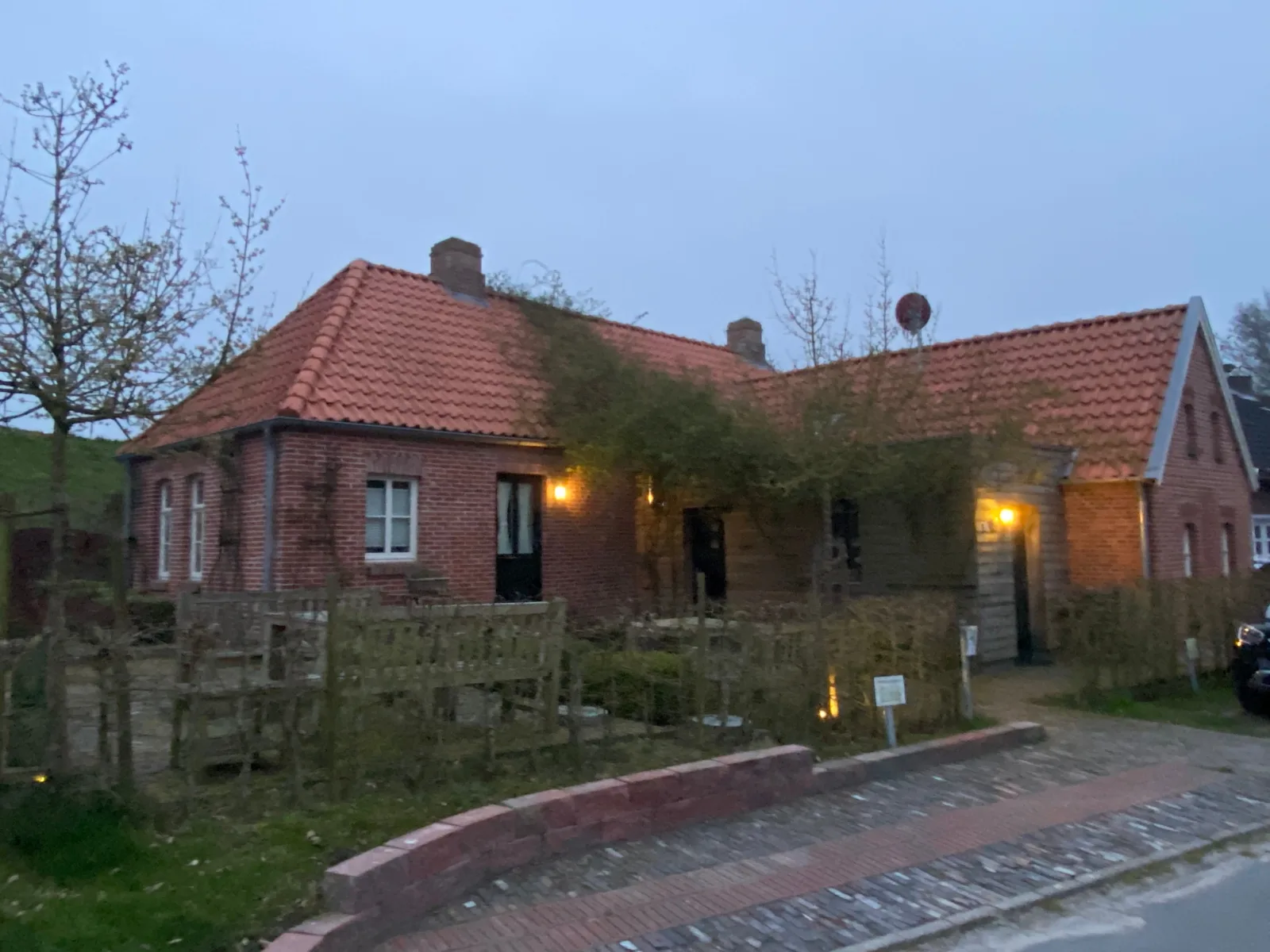 Deichhaus am Greetsieler Hafen / "Oma Geertje"
