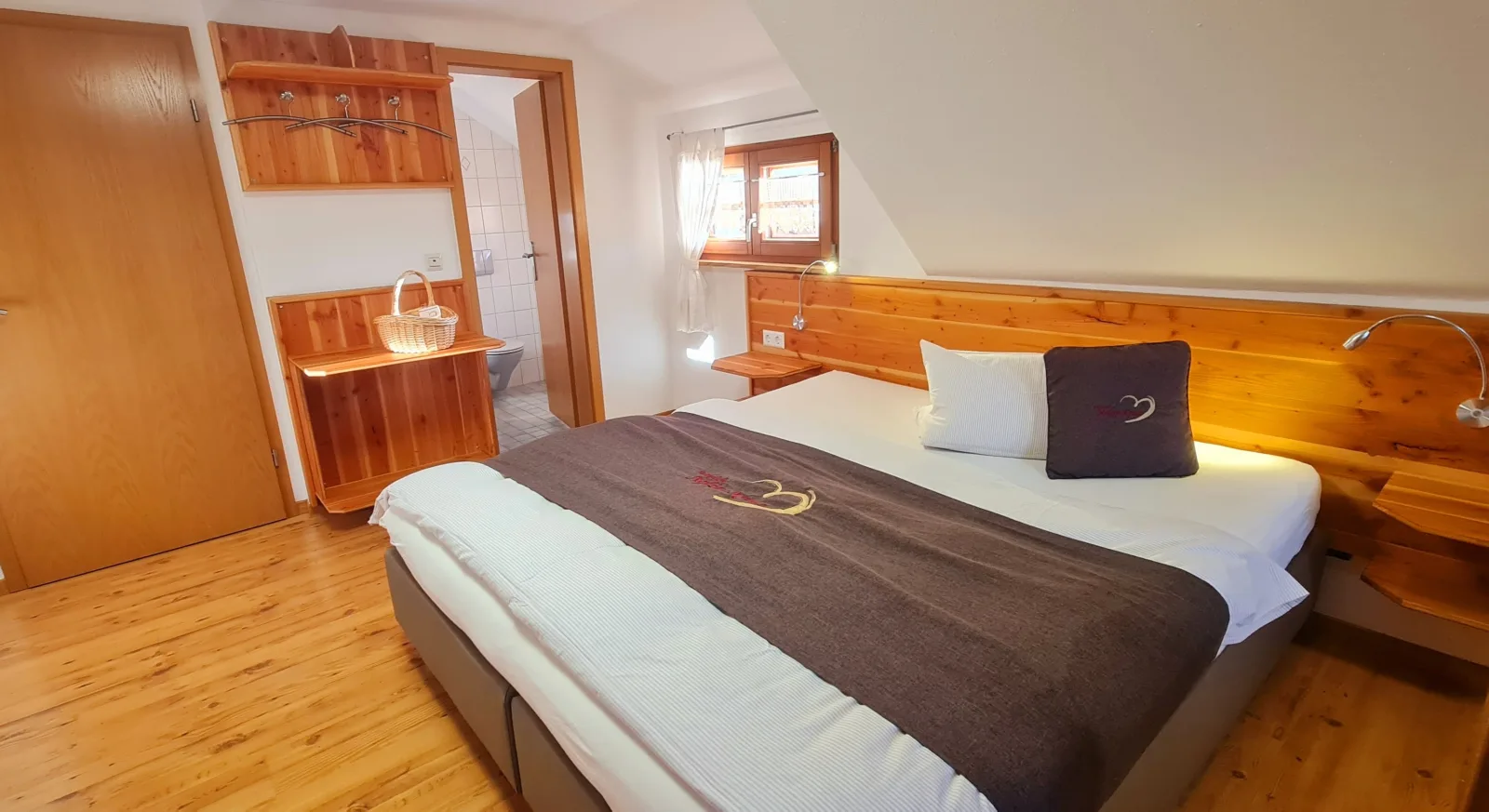 Gästehaus Holzer Kreuz- Gästezimmer Margerite für 2 Personen inkl. Landfrühstück
