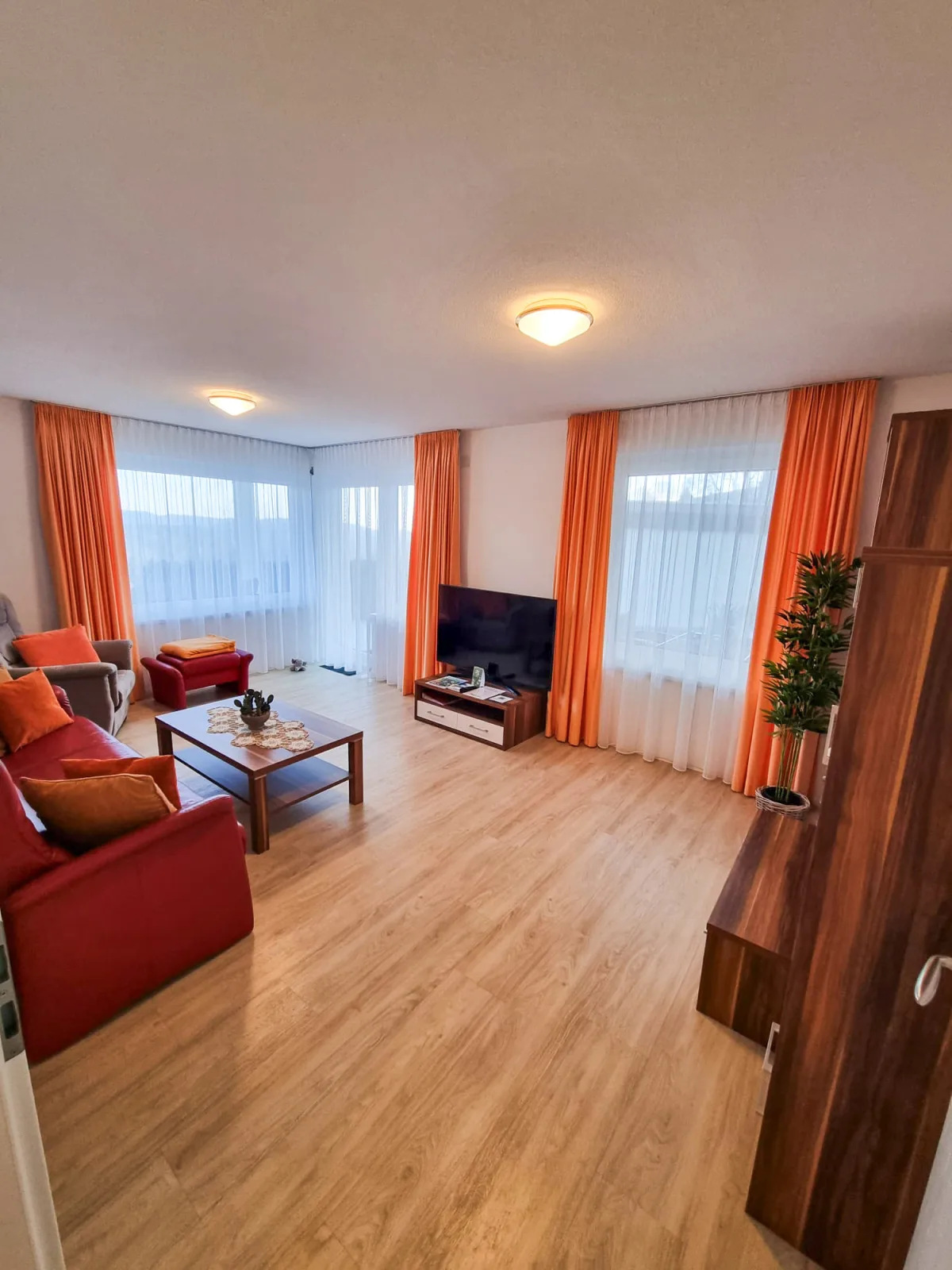 "Schwarzwaldblick" Ferienwohnung 2-4 Pers. (65qm), schöne ruhige Südhanglage mit herrl. Aussicht