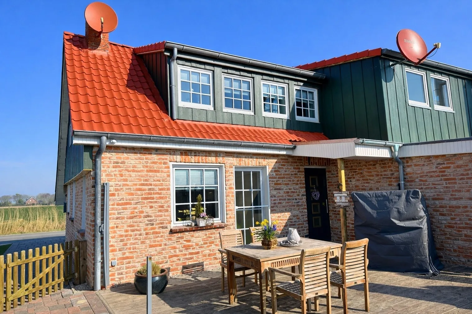 Ferienhaus : Huus an`t Diek, Maisonette Wohnung in Deichnähe, Nähe Norddeich
