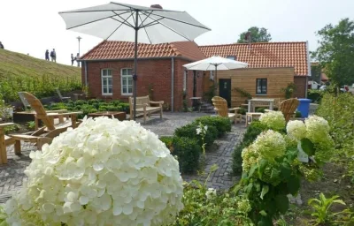 Deichhaus am Greetsieler Hafen / "Uroma Jaaptje"