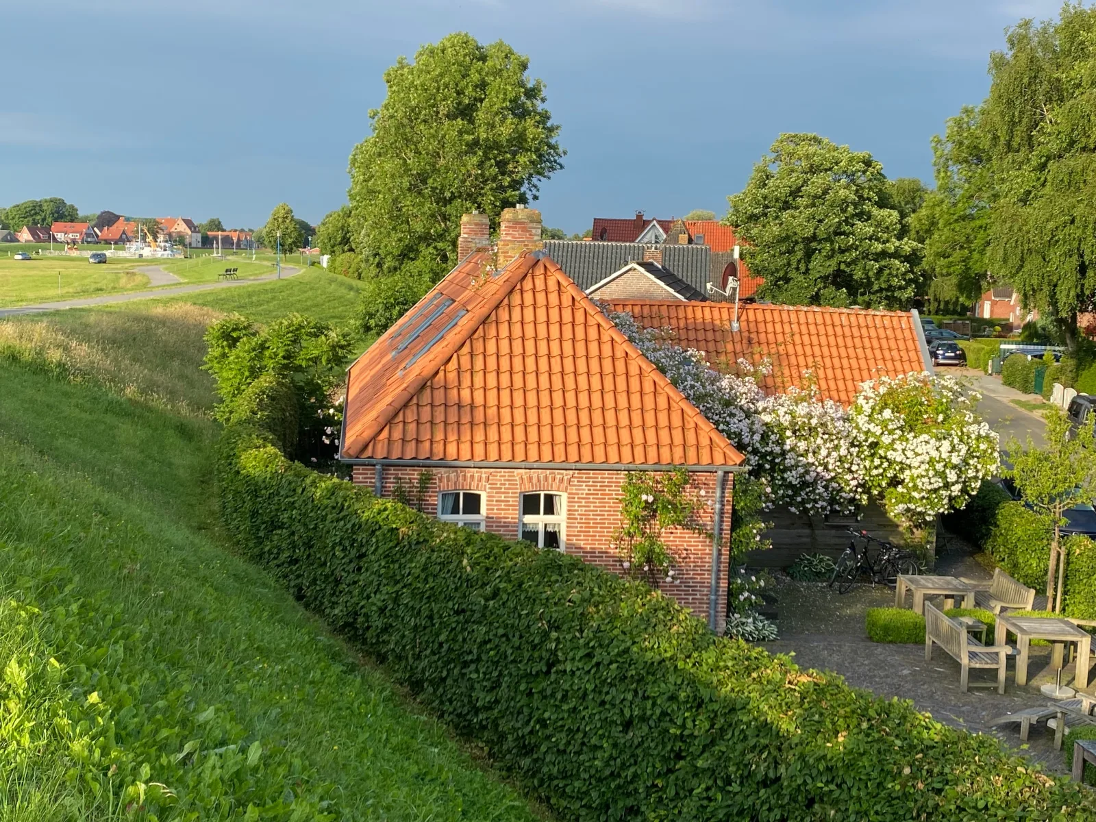 Deichhaus am Greetsieler Hafen / "Uroma Jaaptje"