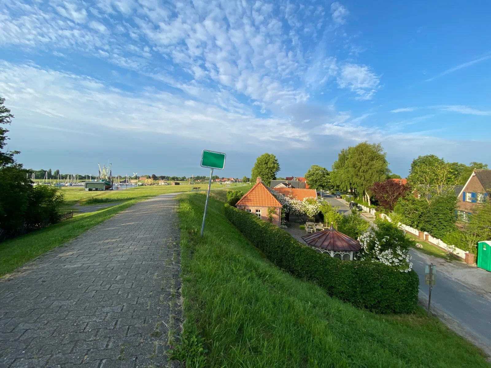 Deichhaus am Greetsieler Hafen / "Uroma Jaaptje"
