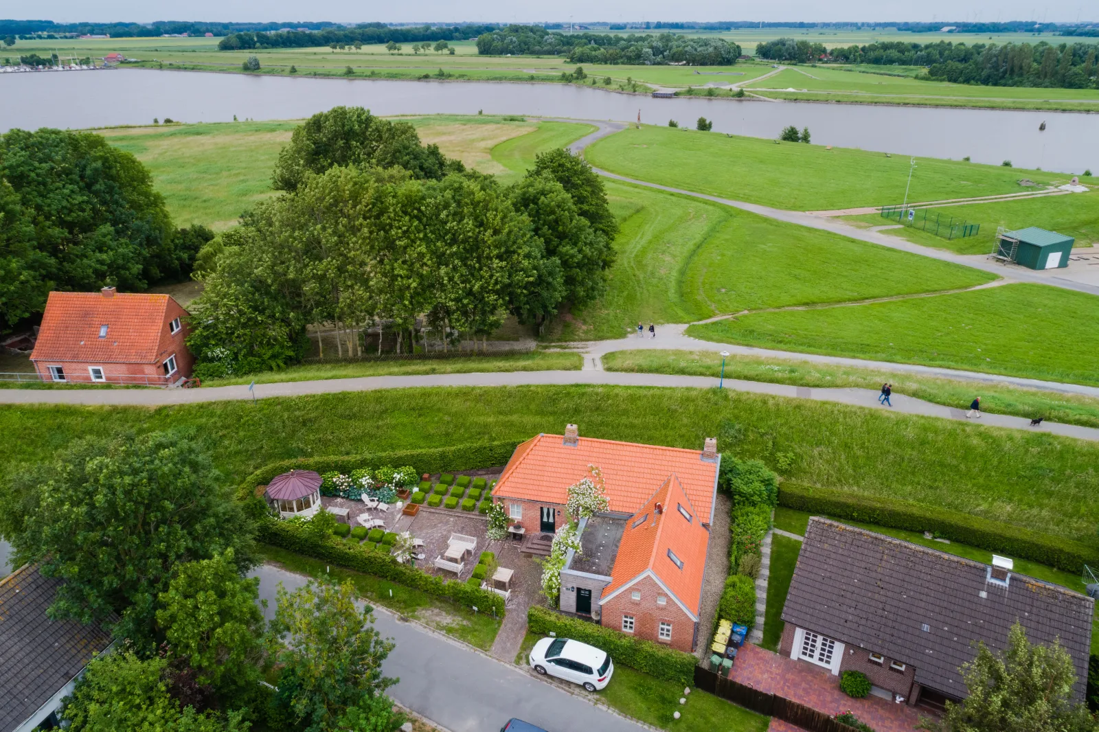 Deichhaus am Greetsieler Hafen / "Uroma Jaaptje"